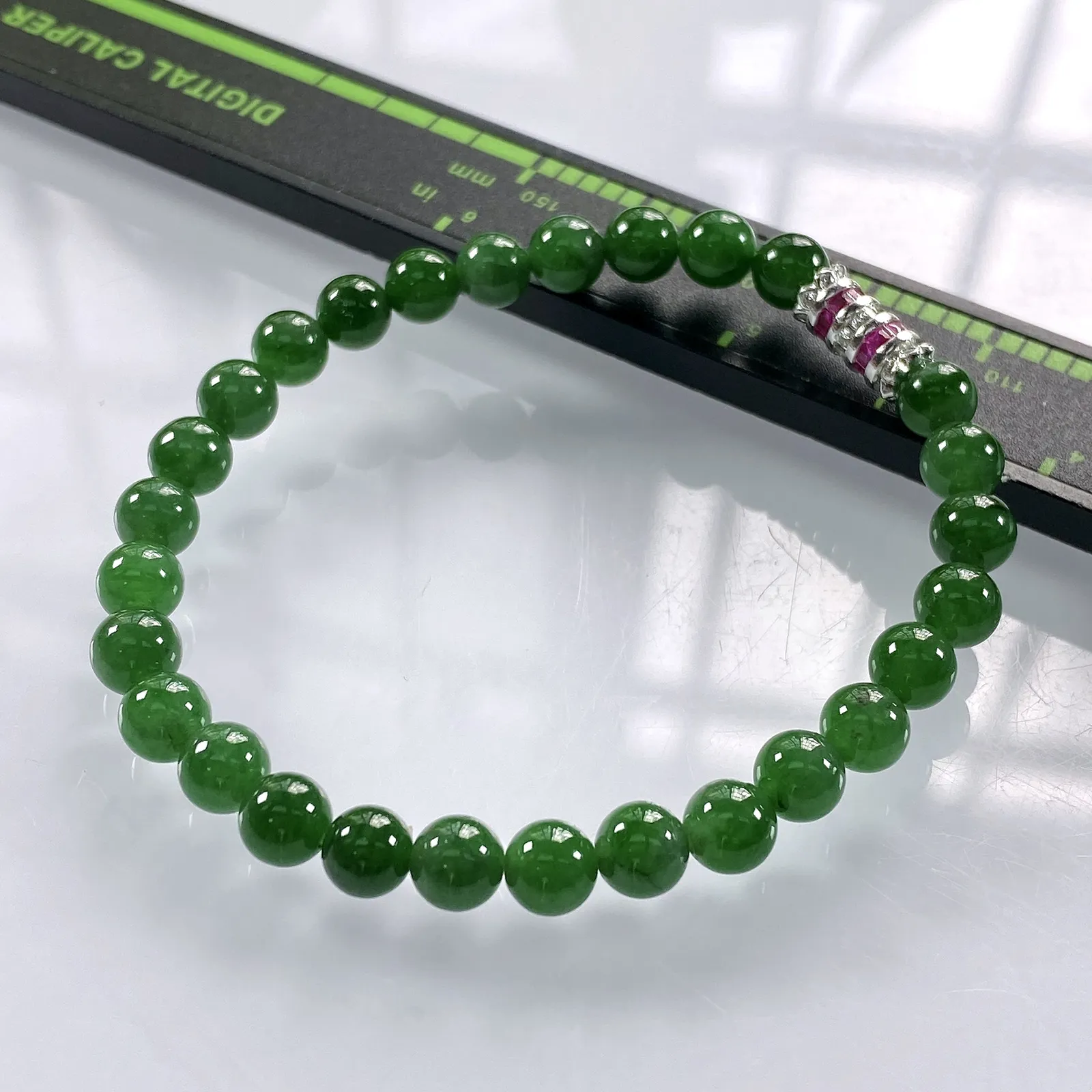 缅甸天然翡翠A货，卡6冰种浓绿圆珠手串手链，尺寸：6mm/28颗，长度175mm，重量：10.20g