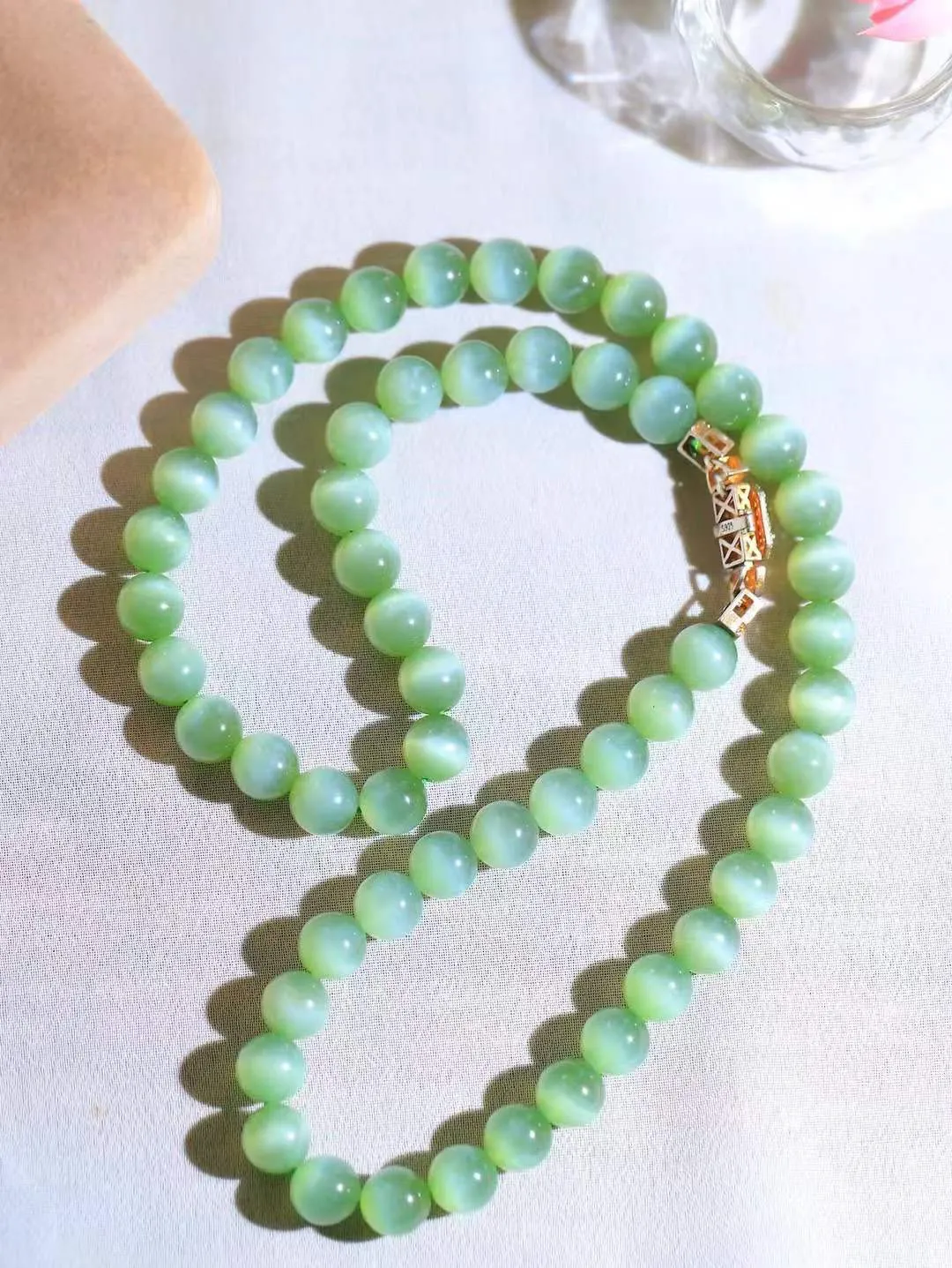 【珠圆玉润.项链】

精品和田玉碧玉猫眼珠圆玉润项链 玉质温润细腻  整串打磨圆润，佩戴舒适。珠珠落