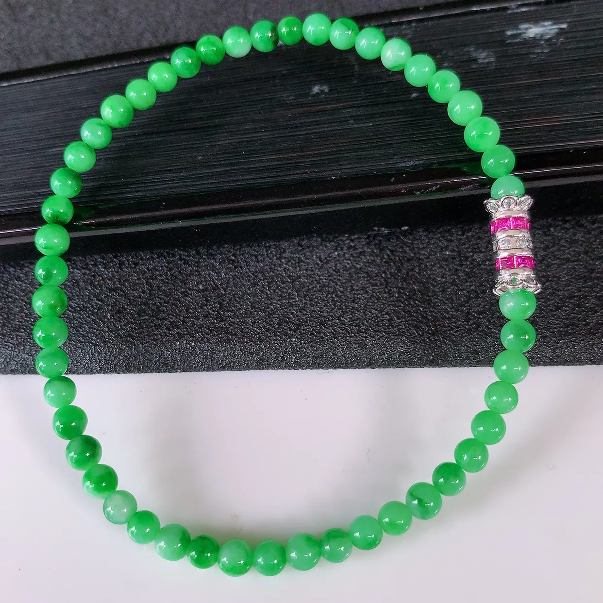 自然光实拍，冰润满绿翡翠手串手链，种老水足，冰清玉润  颜色漂亮  #003.1取一尺寸3.9mm