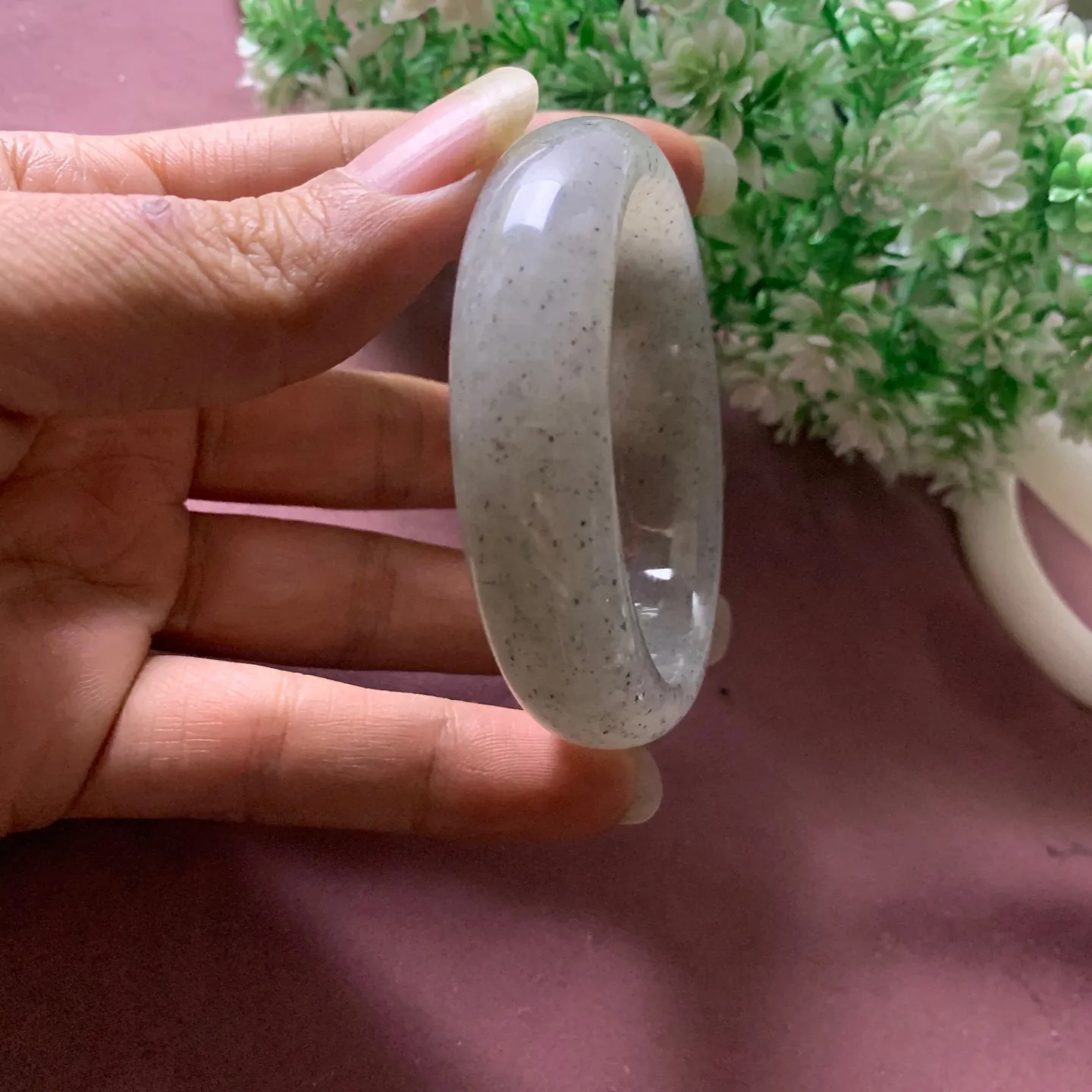 和田玉54.5圈口漂花宽版手镯，玉质细腻油润 底色纯净 脂粉好，品质高