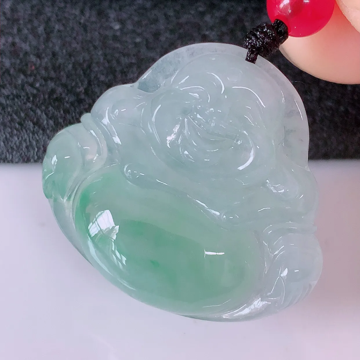 自然光实拍，冰种飘花翡翠佛公吊坠，笑口常开，佛公在心中，一生平安幸福，冰透，佛公翠色迷人，佩戴佳品！#123.3尺寸28.2*25.8*6.2mm