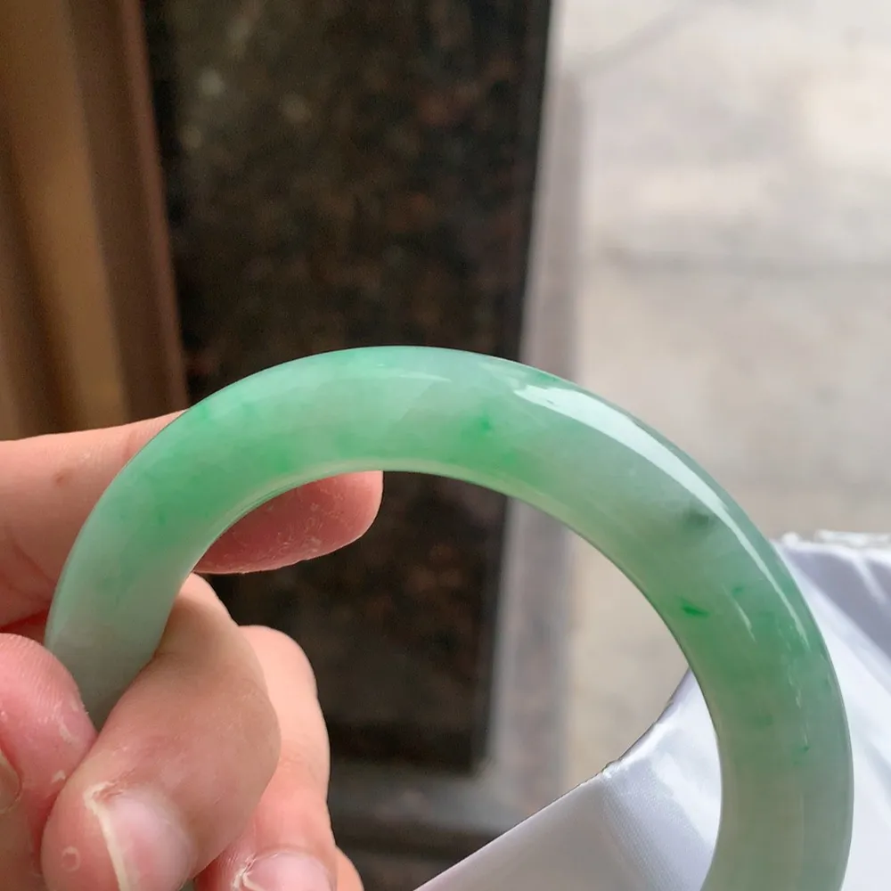 圆条冰糯阳绿 微细纹 尺寸:57.1/11.3 色好🥰🥰