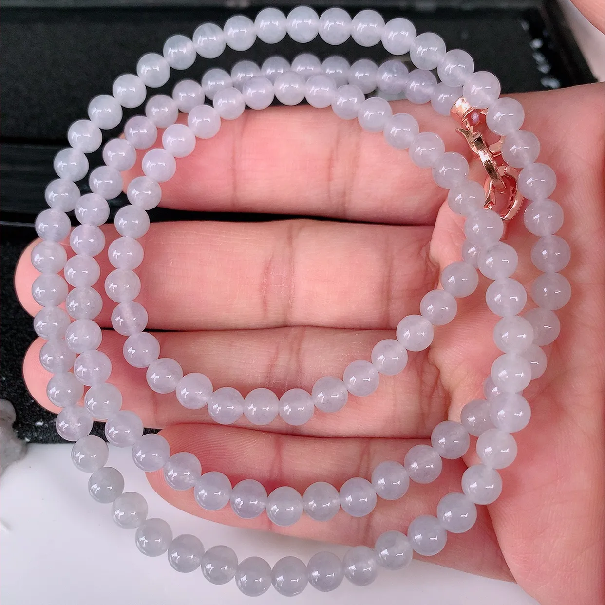 自然光实拍，冰种翡翠圆珠项链  翡翠珠链 （装饰扣）玉质细腻  冰清玉润  颜色漂亮  #003.3取一尺寸5.5mm