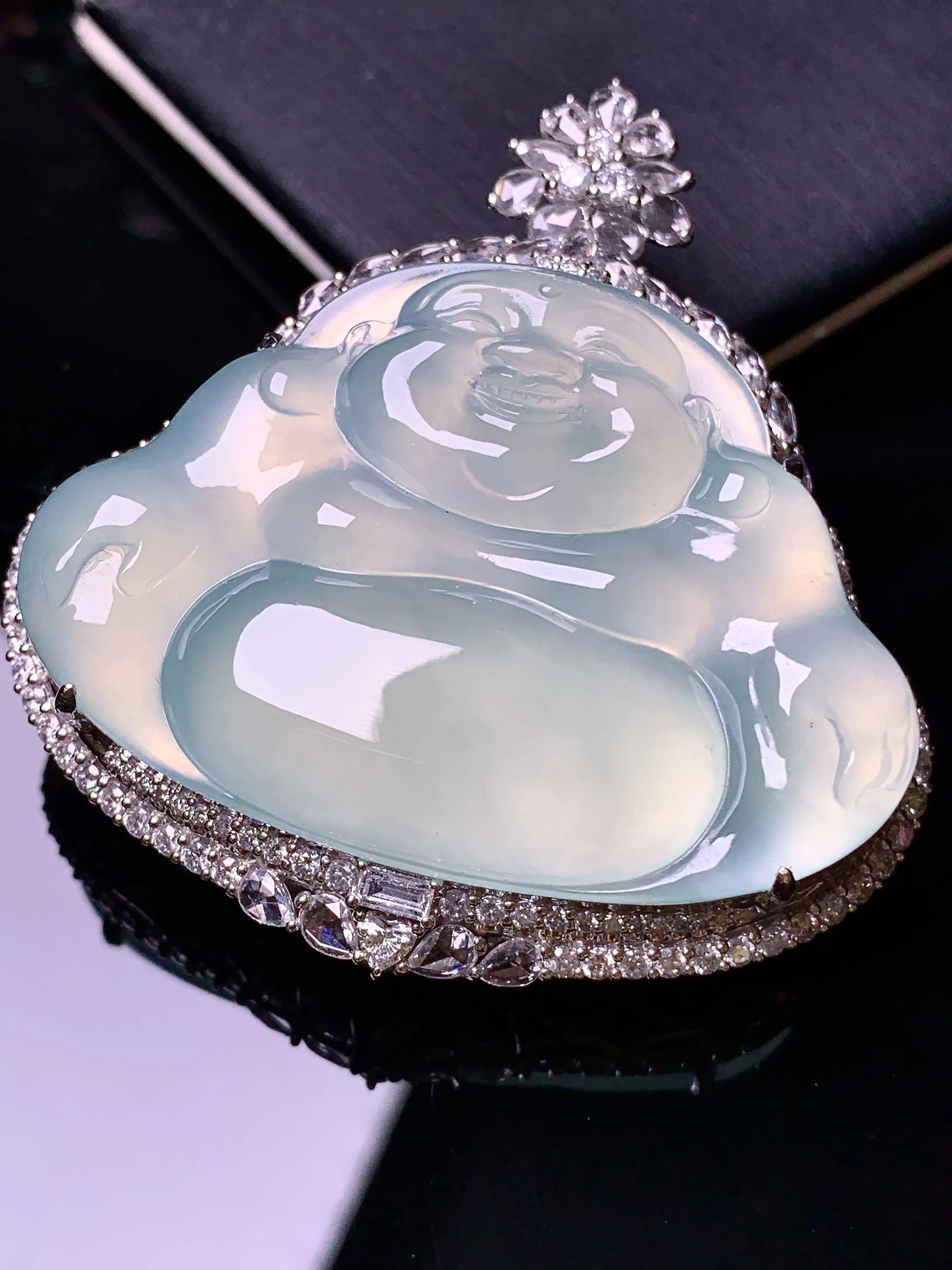 18k金钻镶嵌冰种佛公吊坠 玉质细腻 水润亮眼 厚身饱满 整体尺寸51.8*49.5*19