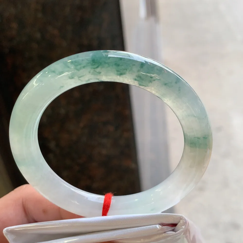 圆条高冰飘花 无瑕 尺寸:55.2/10.1 花美 种水好