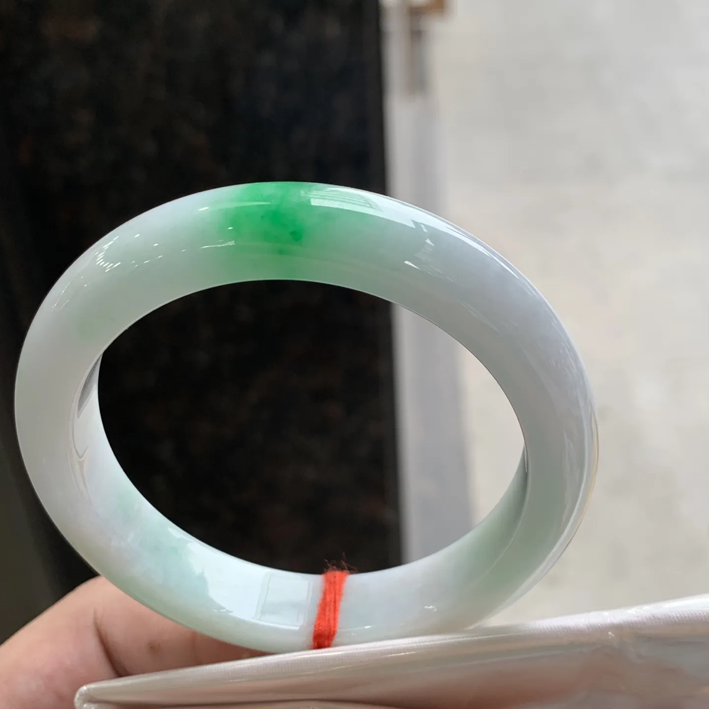 正圈冰糯阳绿 无瑕 尺寸:57.3/12.3/8.9 色好