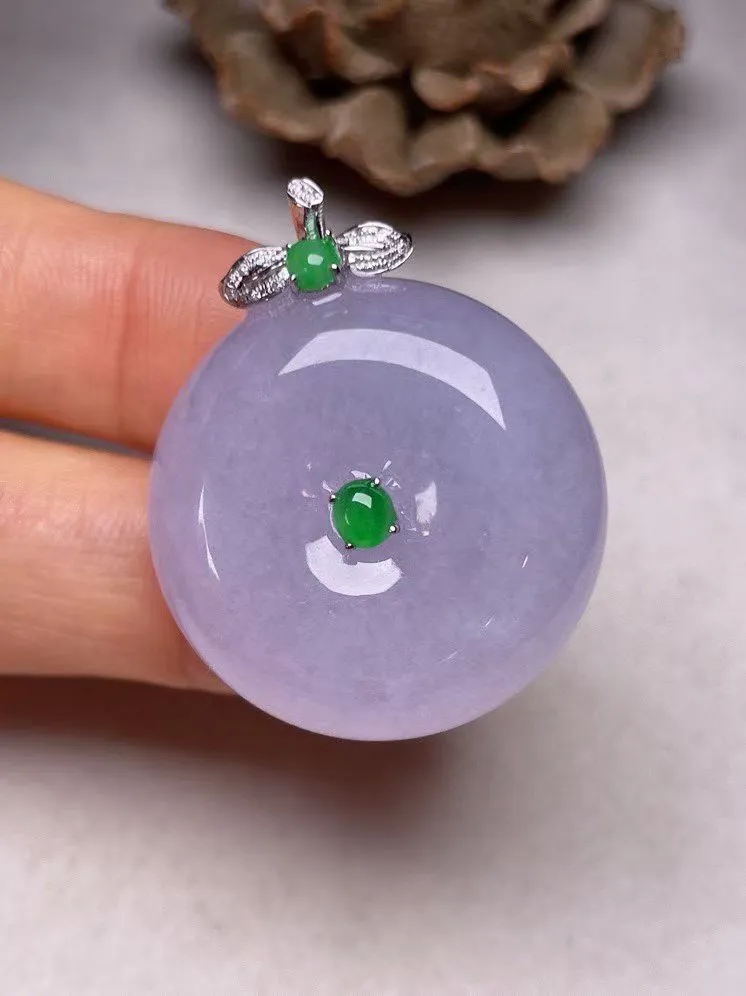 冰糯种淡紫平安扣吊坠、真金真钻镶嵌，种水好，玉质细腻 .裸石尺寸 26.5