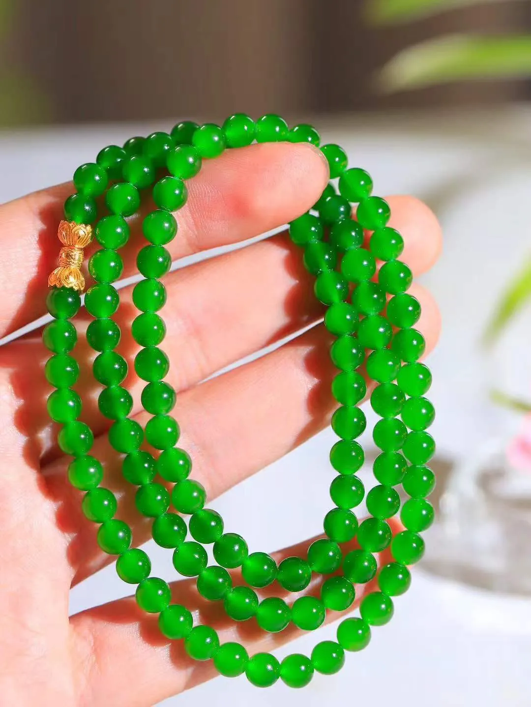 【珠圆玉润.项链】

精品和田玉碧玉珠圆玉润项链 玉质温润细腻  整串打磨圆润，佩戴舒适。珠珠落玉盘，间关莺语花底滑，一生美好时光，无论身在何处，都有它相伴相守。事事顺遂，幸福美满，吉祥如意。重37.7克 尺寸取一6mm  791251378A