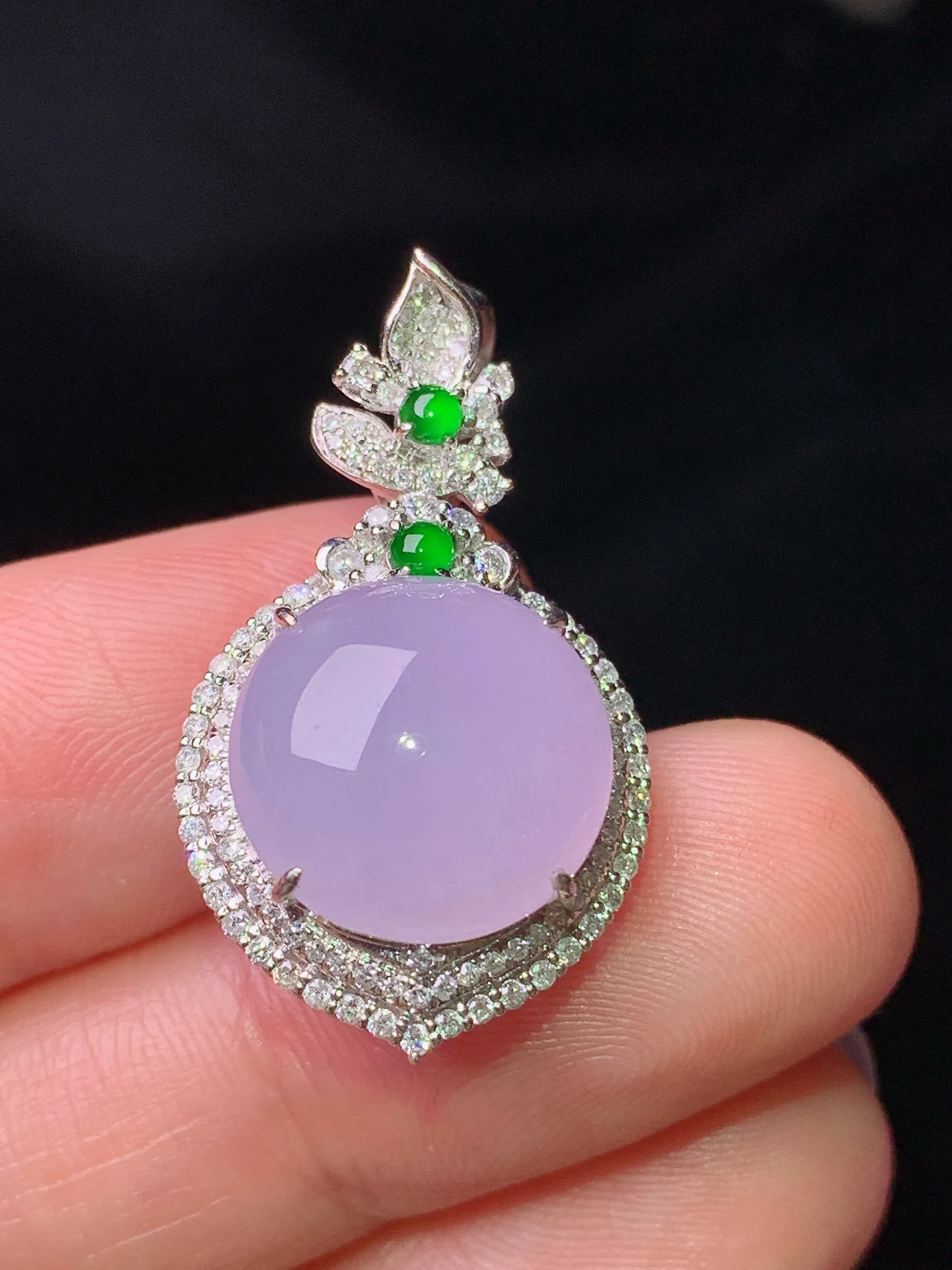 18k金钻镶嵌紫罗兰蛋面吊坠 玉质细腻 水润亮眼 色泽艳丽 整体尺寸28.3*16.6*10.2