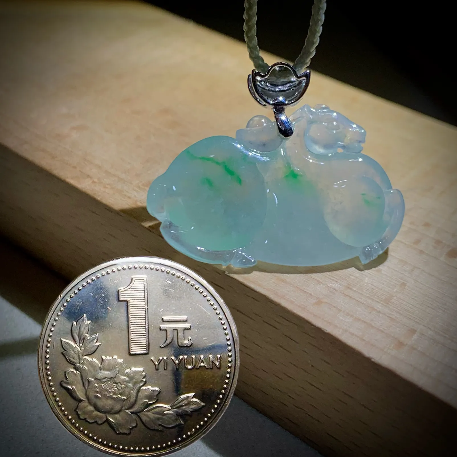 马上有钱，裸石29.5-19-6mm，
18K金，南非钻，5.55g，