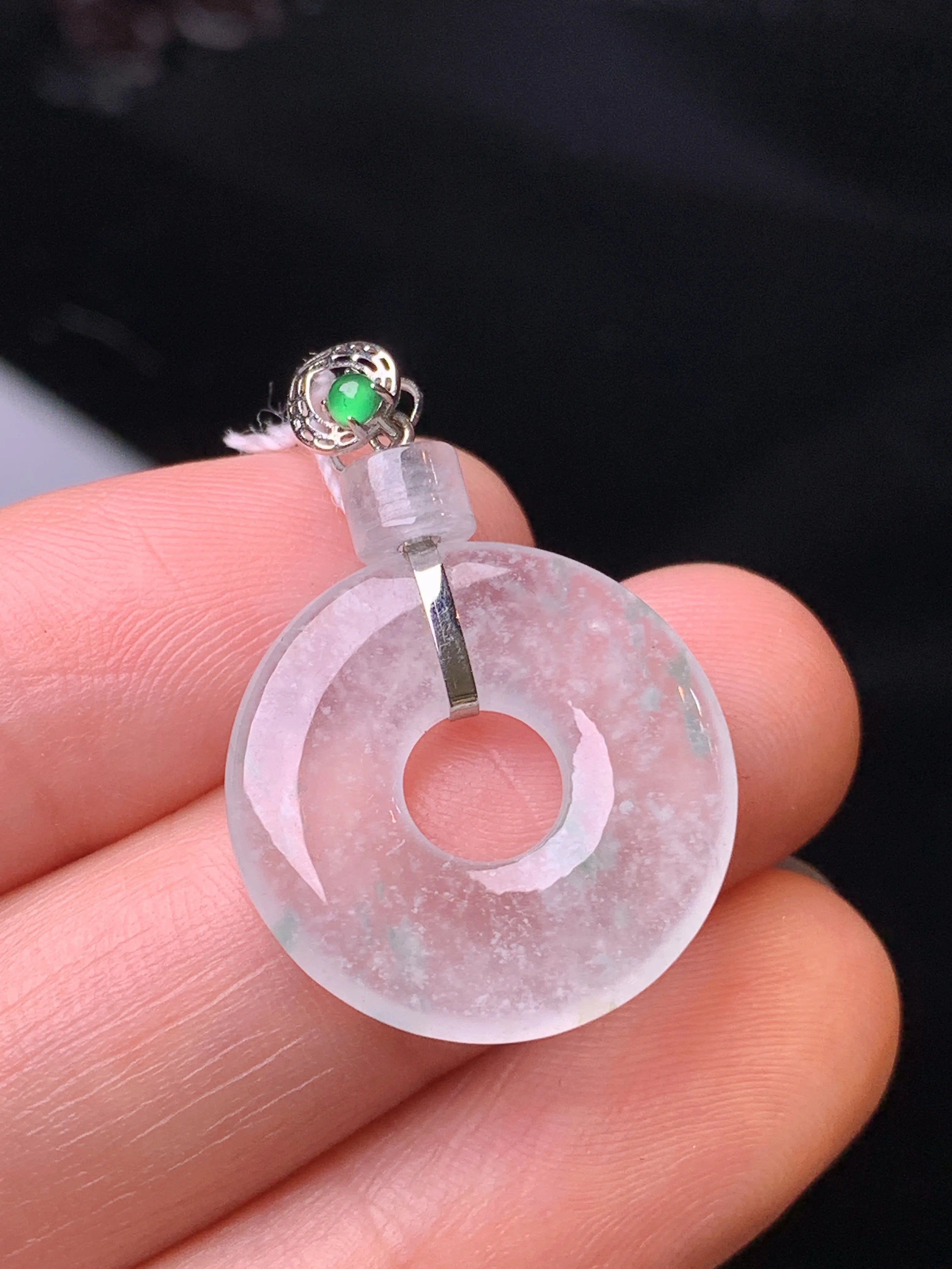 18k金镶嵌冰种平安环吊坠 玉质细腻 水润亮眼 色泽艳丽 整体尺寸28.6*19.2*2.8