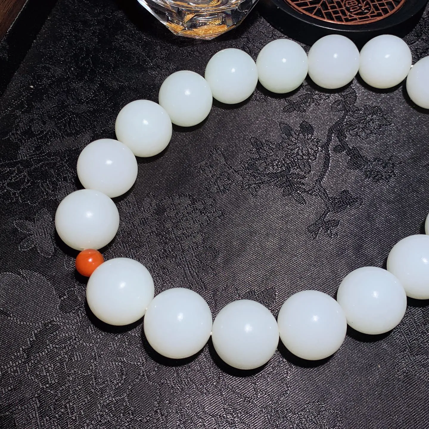 和田玉白玉羊脂白玉手持 单颗尺寸20！玉质细腻油润。手推出油。佩戴高端典雅。lt251211