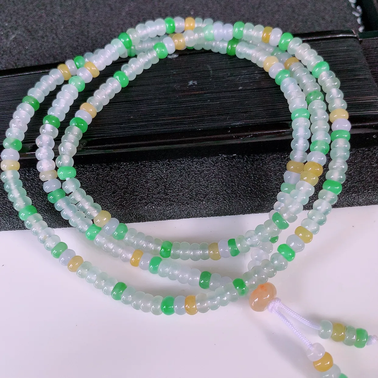 自然光实拍，冰种多宝翡翠项链，多彩翡翠珠链，颜色丰富，料子细腻，高档大气，自戴送礼佳品！#003.3取一尺寸4mm