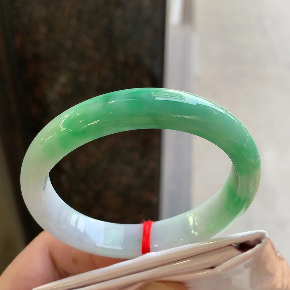 贵妃冰糯翠绿 无瑕 尺寸:56.2/47.9/11.9/7.5色好