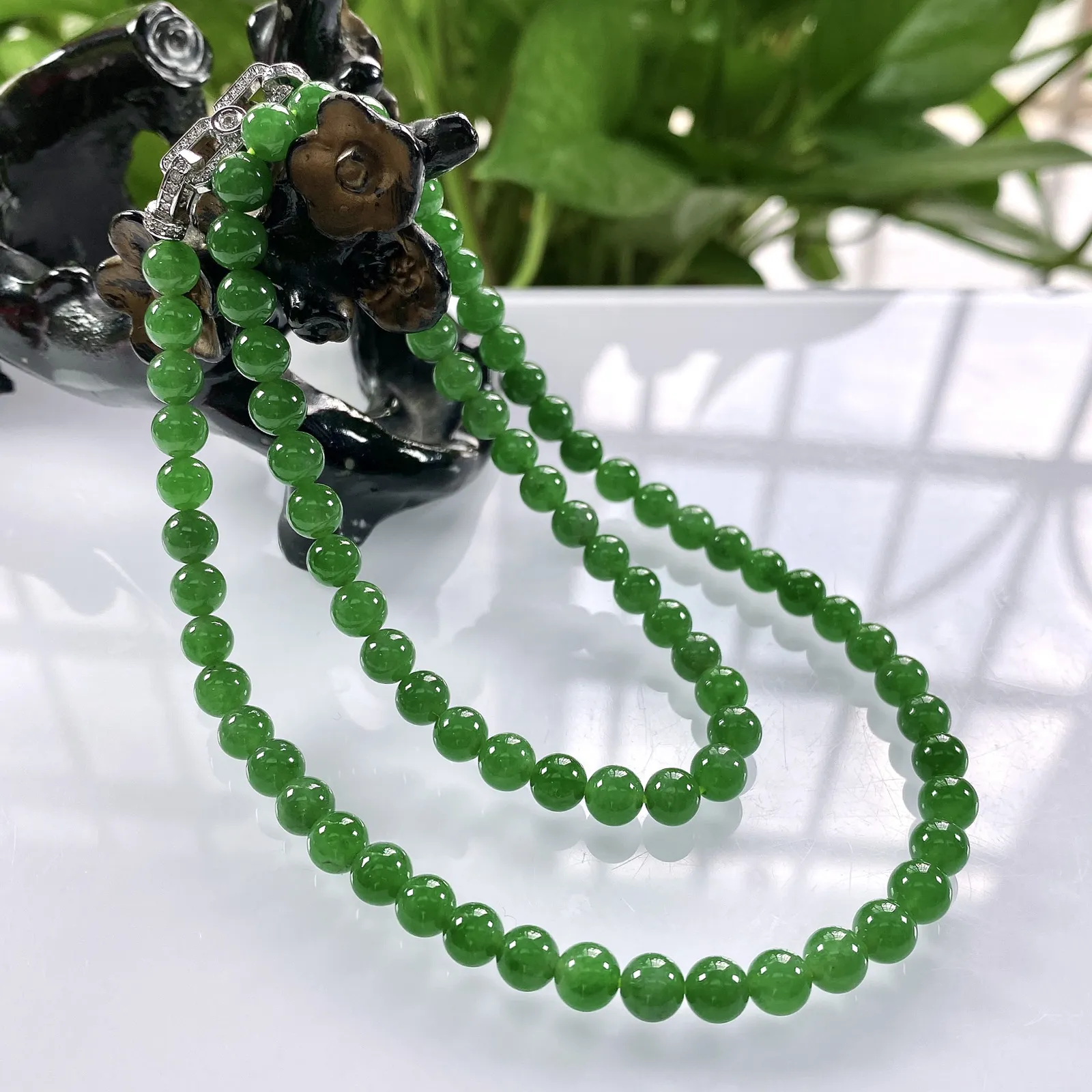 收藏级别，缅甸天然翡翠A货，卡6冰种起胶浓绿圆珠锁骨项链，尺寸：6mm/82颗，长度490mm，重量