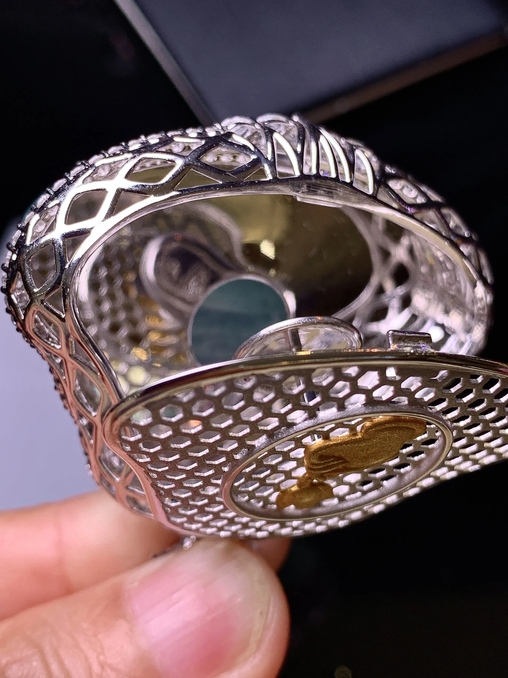 18k金钻镶嵌冰种佛公吊坠 玉质细腻 水润亮眼 厚身饱满 整体尺寸51.8*49.5*19