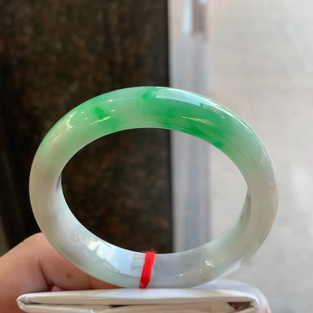 正圈冰糯阳绿 无瑕 尺寸:55.7/12.3/8.4 色好