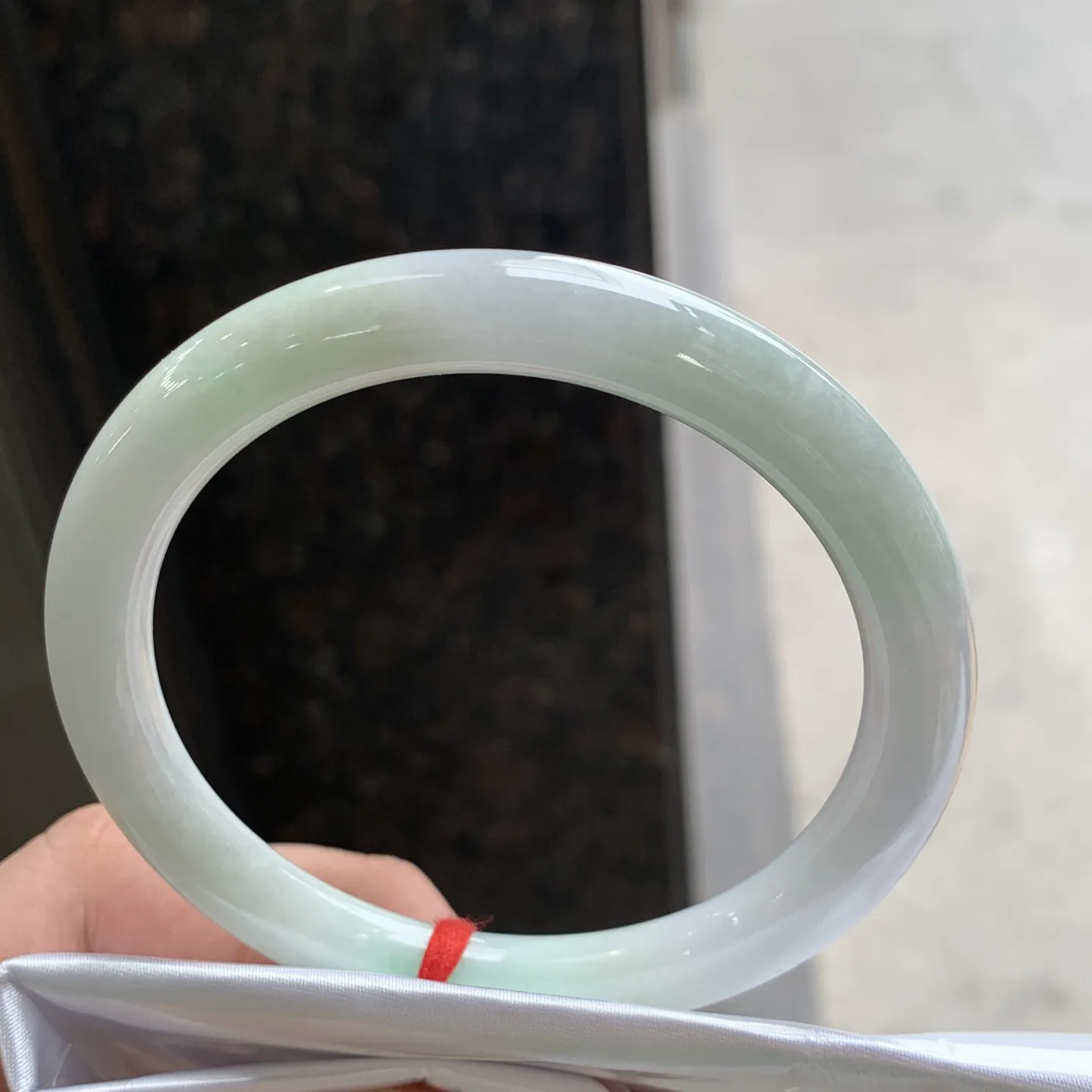 圆条冰糯翠绿 无瑕 尺寸:62.5/9 大圈口