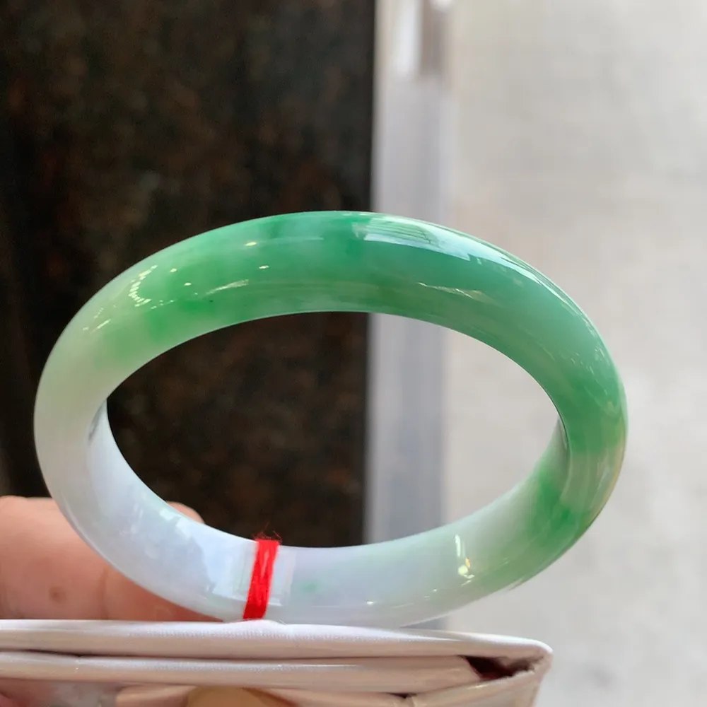 贵妃冰糯翠绿 无瑕 尺寸:56.2/47.9/11.9/7.5色好