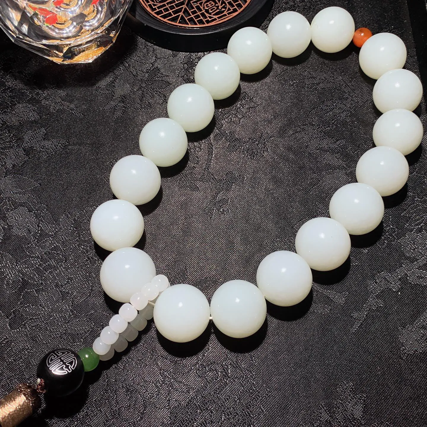 和田玉白玉羊脂白玉手持 单颗尺寸20！玉质细腻油润。手推出油。佩戴高端典雅。lt251211