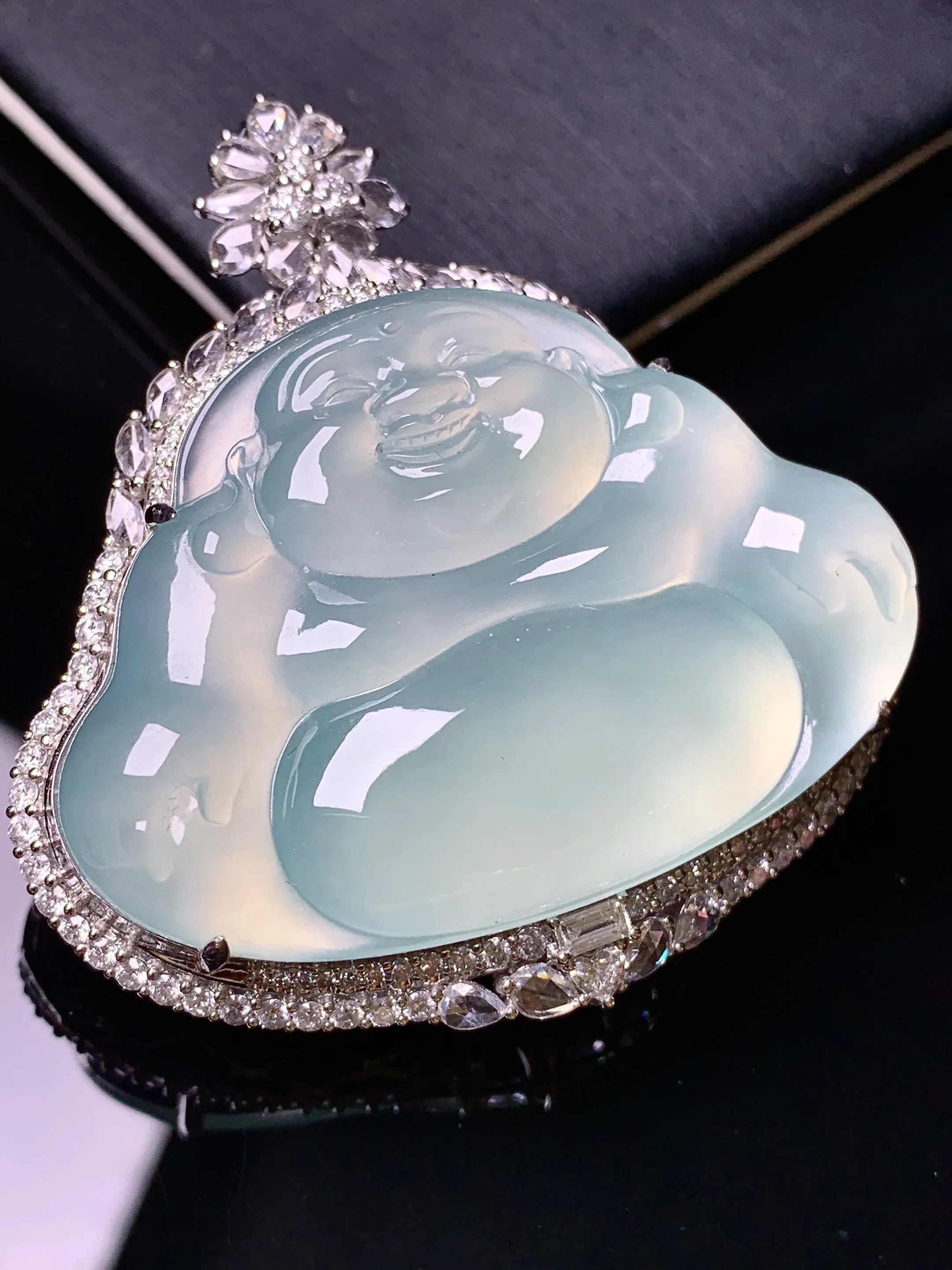 18k金钻镶嵌冰种佛公吊坠 玉质细腻 水润亮眼 厚身饱满 整体尺寸51.8*49.5*19