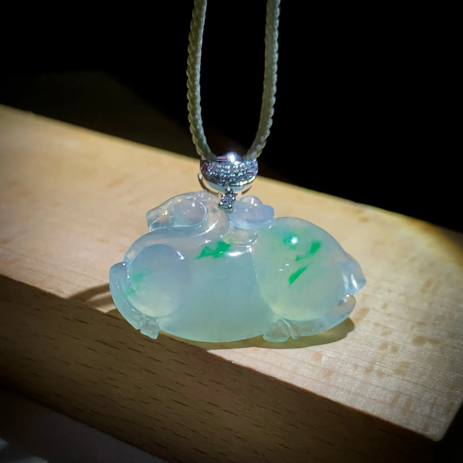 马上有钱，裸石29.5-19-6mm，
18K金，南非钻，5.55g，