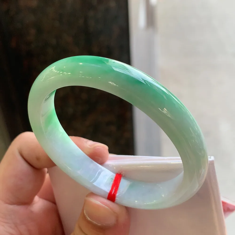 贵妃冰糯翠绿 无瑕 尺寸:56.2/47.9/11.9/7.5色好