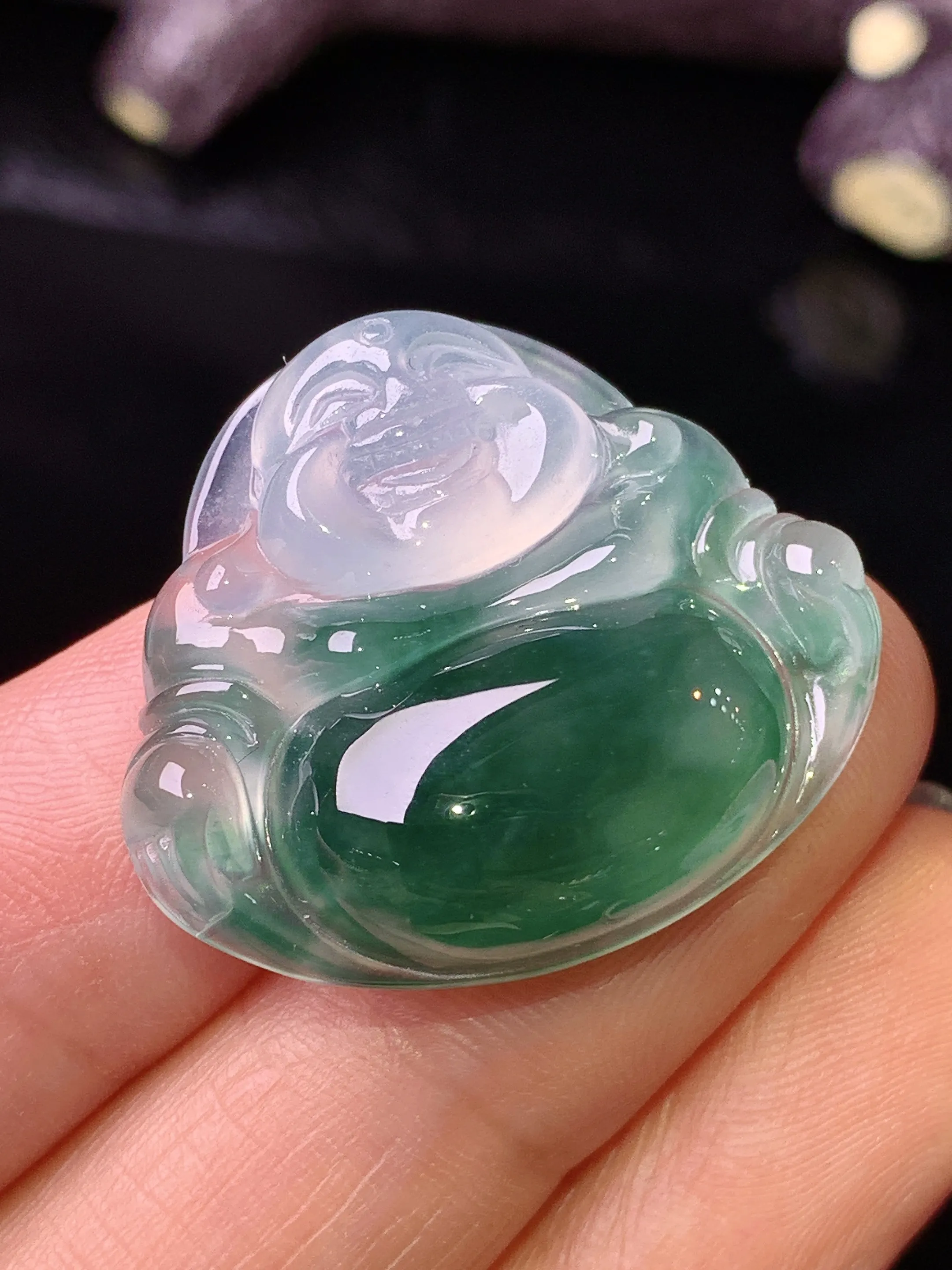 冰种飘绿佛公吊坠 玉质细腻 水润亮眼 色泽艳丽 整体尺寸25*28*6.2