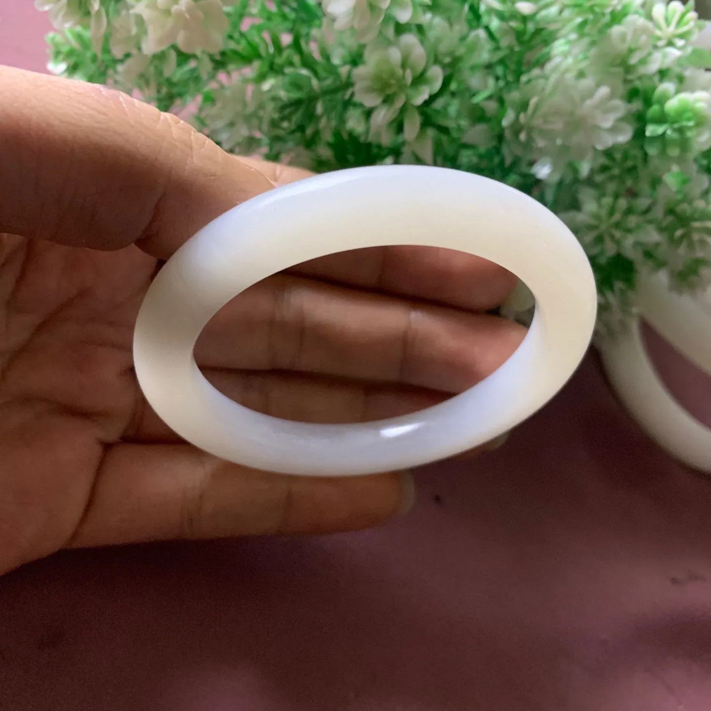 和田玉54.5圈口冰白色手镯，玉质细腻油润 底色纯净 脂粉好，品质高