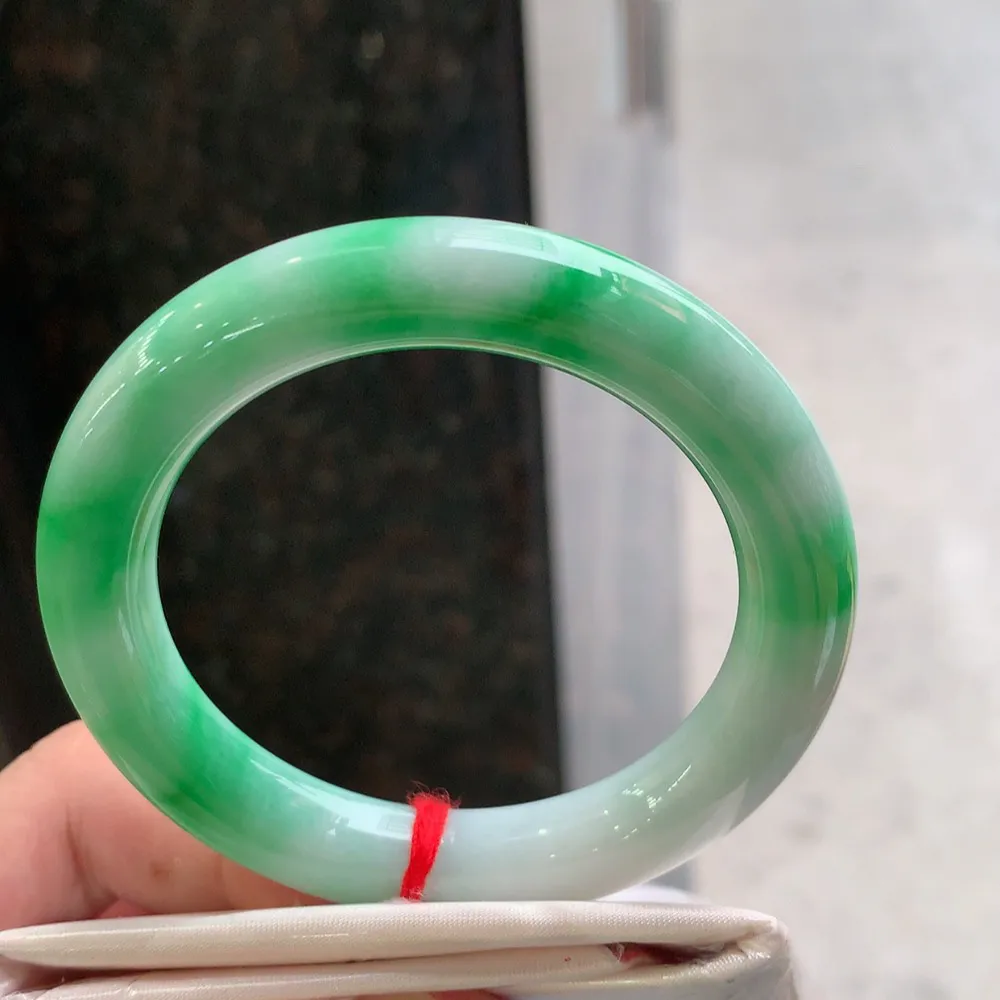 圆条一大节阳绿 无瑕 尺寸:53.2/10.6 色阳