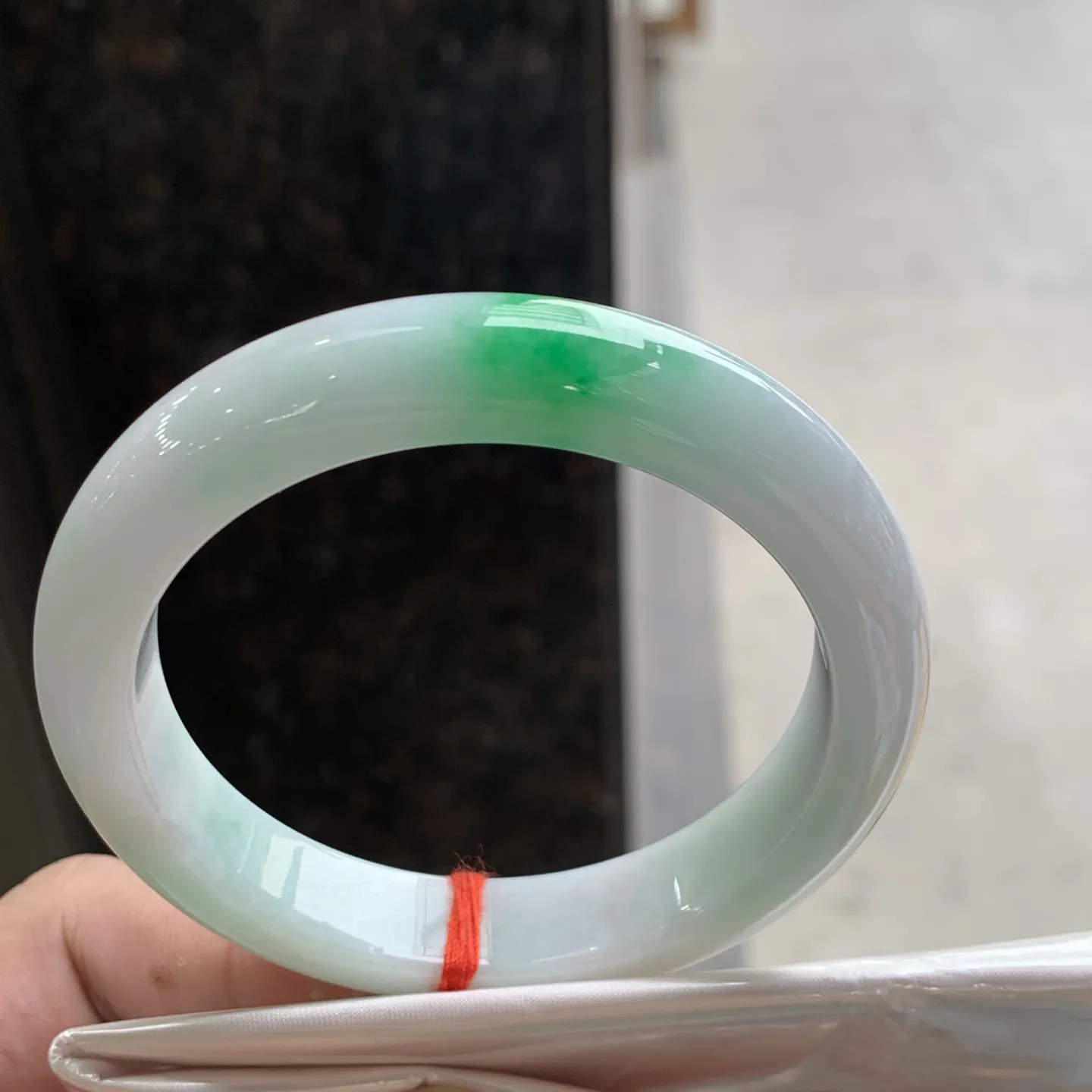 正圈冰糯阳绿 无瑕 尺寸:57.3/12.3/8.9 色好