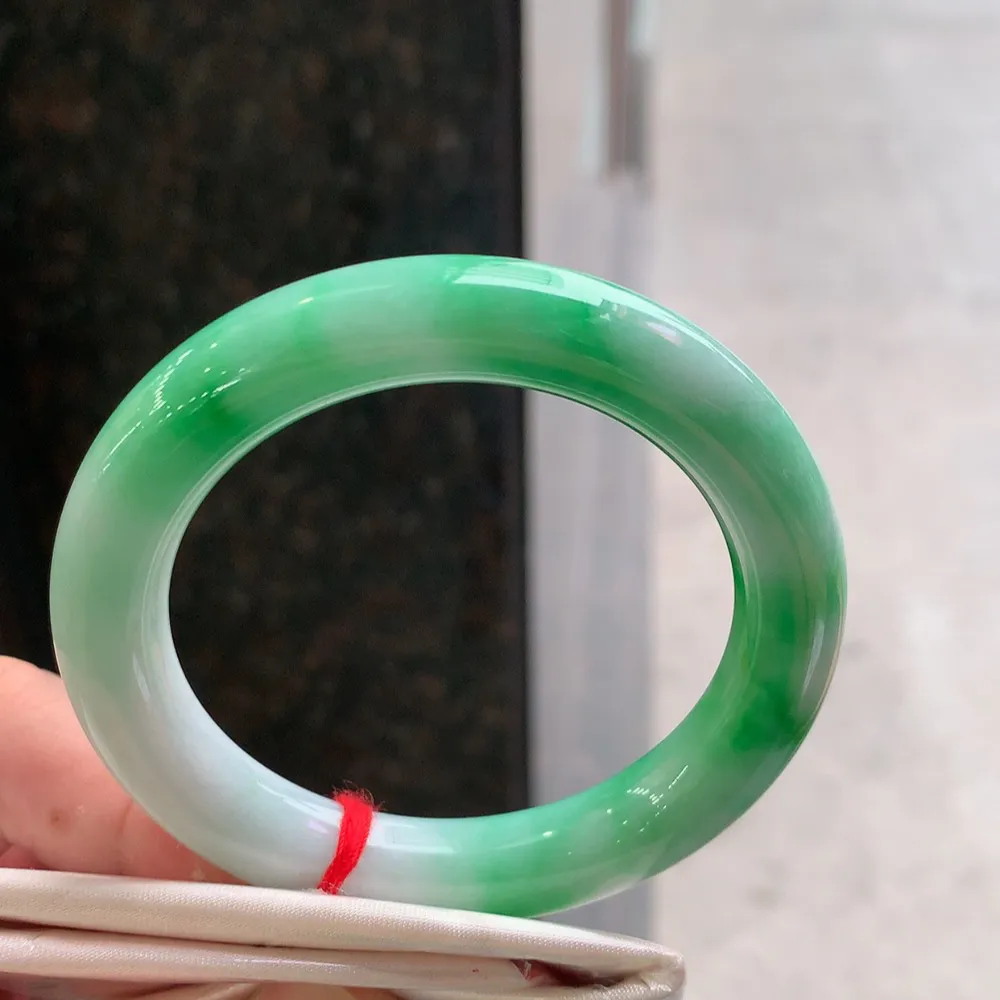 圆条一大节阳绿 无瑕 尺寸:53.2/10.6 色阳