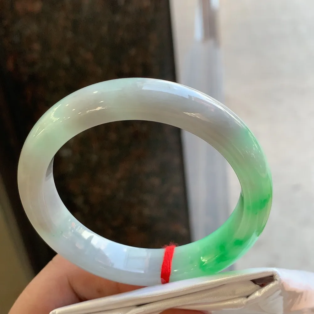 正圈冰糯阳绿 无瑕 尺寸:55.7/12.3/8.4 色好