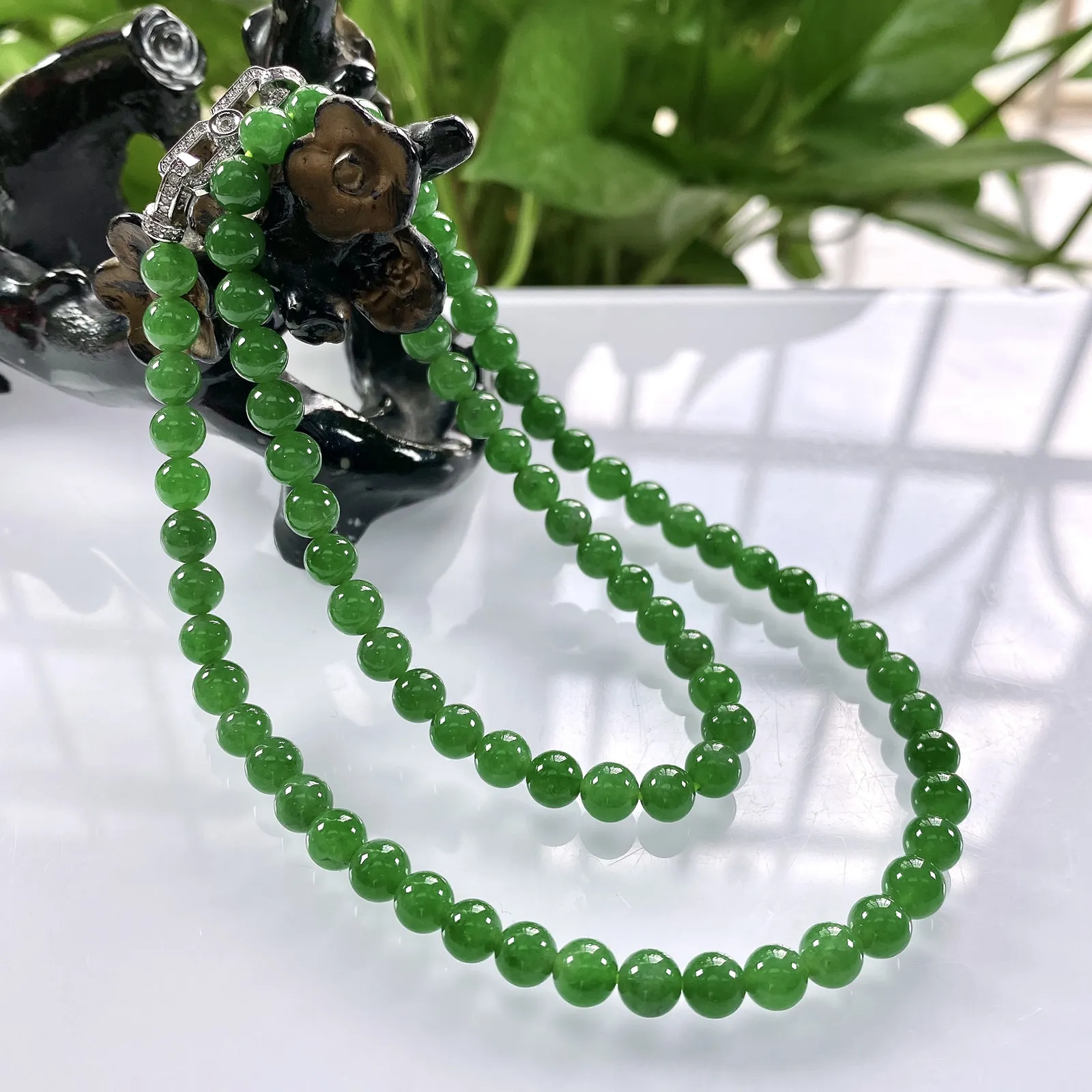 收藏级别，缅甸天然翡翠A货，卡6冰种起胶浓绿圆珠锁骨项链，尺寸：6mm/82颗，长度490mm，重量：29.08g