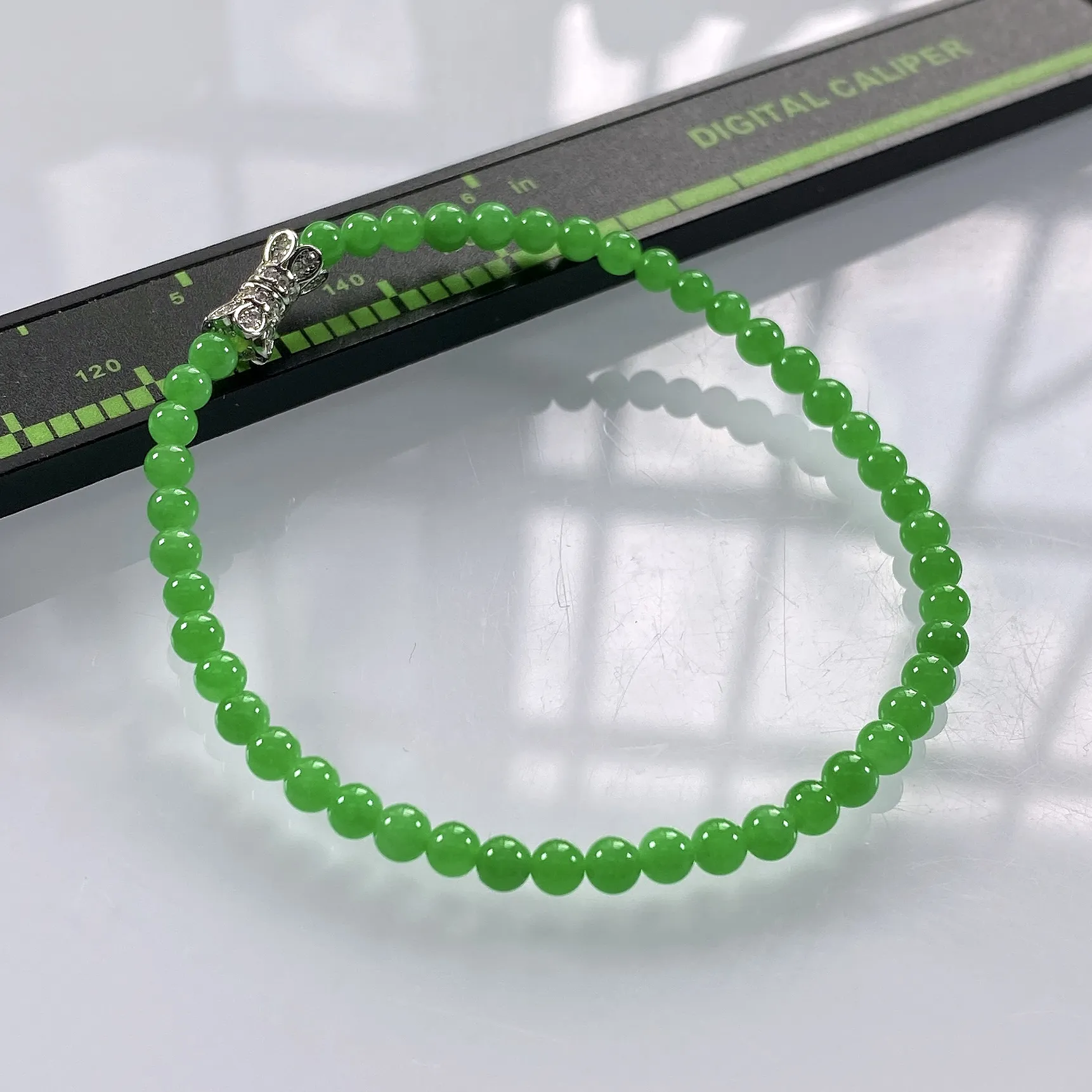 收藏级别，缅甸天然翡翠A货，卡3.6冰种起胶正阳绿小米珠小圆珠手串手链，尺寸：3.6mm/47颗，长度170mm，重量：4.26g