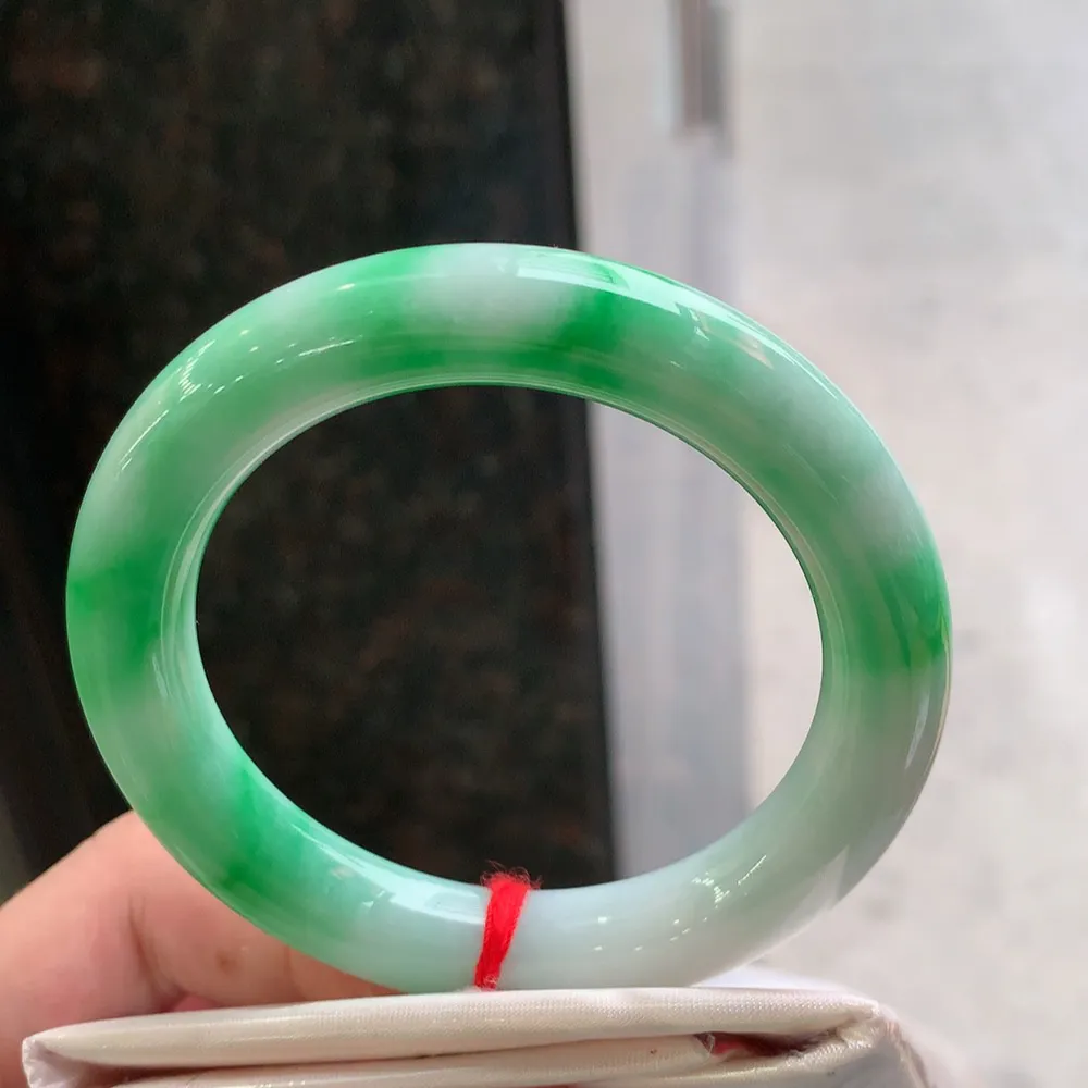 圆条一大节阳绿 无瑕 尺寸:53.2/10.6 色阳