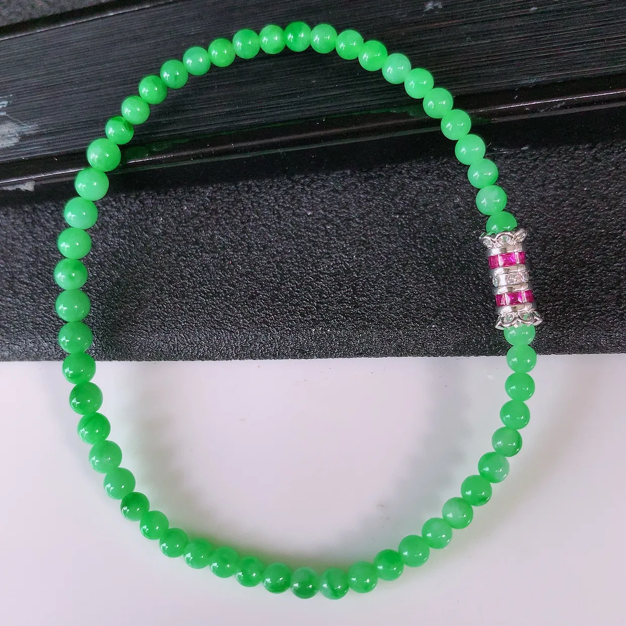 自然光实拍，冰润满绿翡翠手串手链，种老水足， 冰清玉润  颜色漂亮  #001.1取一尺寸3.9mm