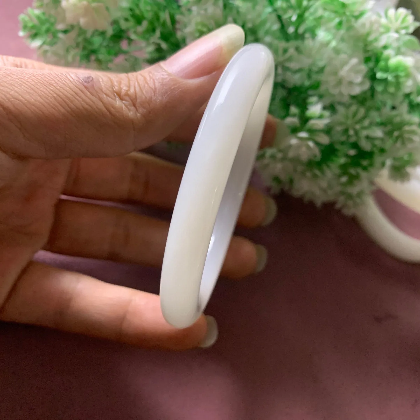 和田玉57圈口冰白色手镯，玉质细腻油润 底色纯净 脂粉好，品质高