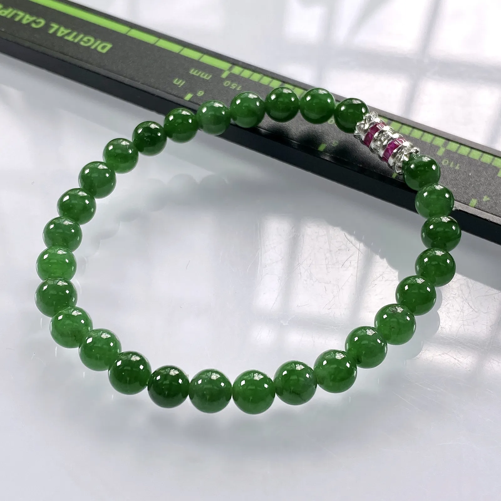 缅甸天然翡翠A货，卡6冰种浓绿圆珠手串手链，尺寸：6mm/28颗，长度175mm，重量：10.20g