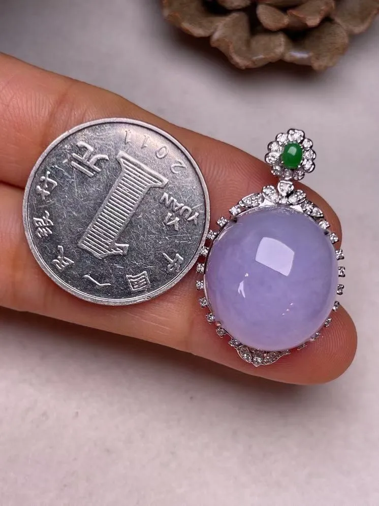 冰糯种淡紫鸽子蛋吊坠、真金真钻镶嵌，种水好，玉质细腻 .裸石尺寸  18.6*16.9