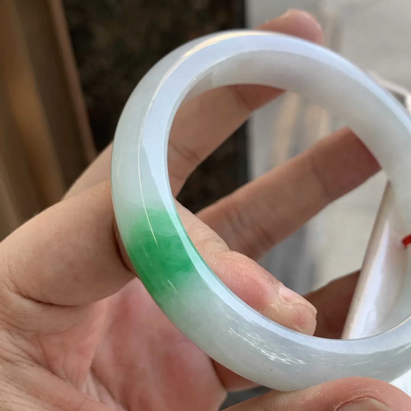 正圈冰糯翠绿 微细线 尺寸:61.1/12.1/8.8 色好 大圈口