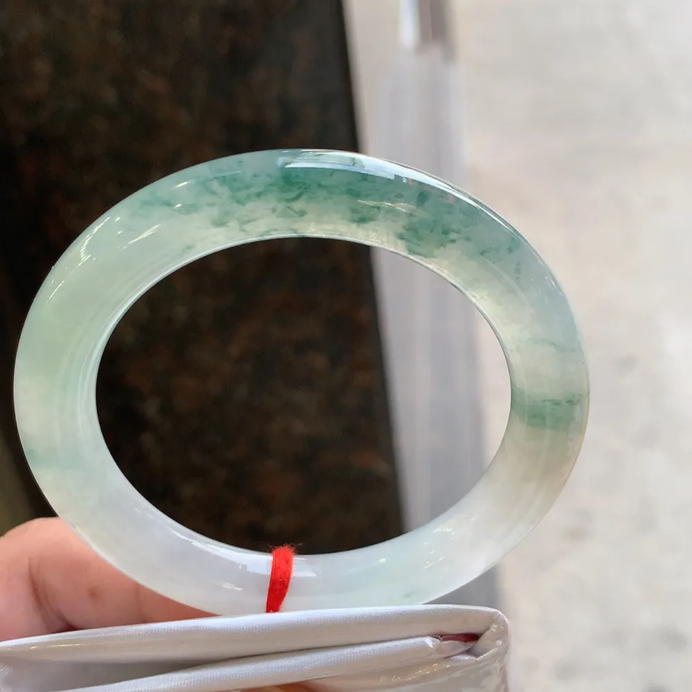 圆条高冰飘花 无瑕 尺寸:55.2/10.1 花美 种水好