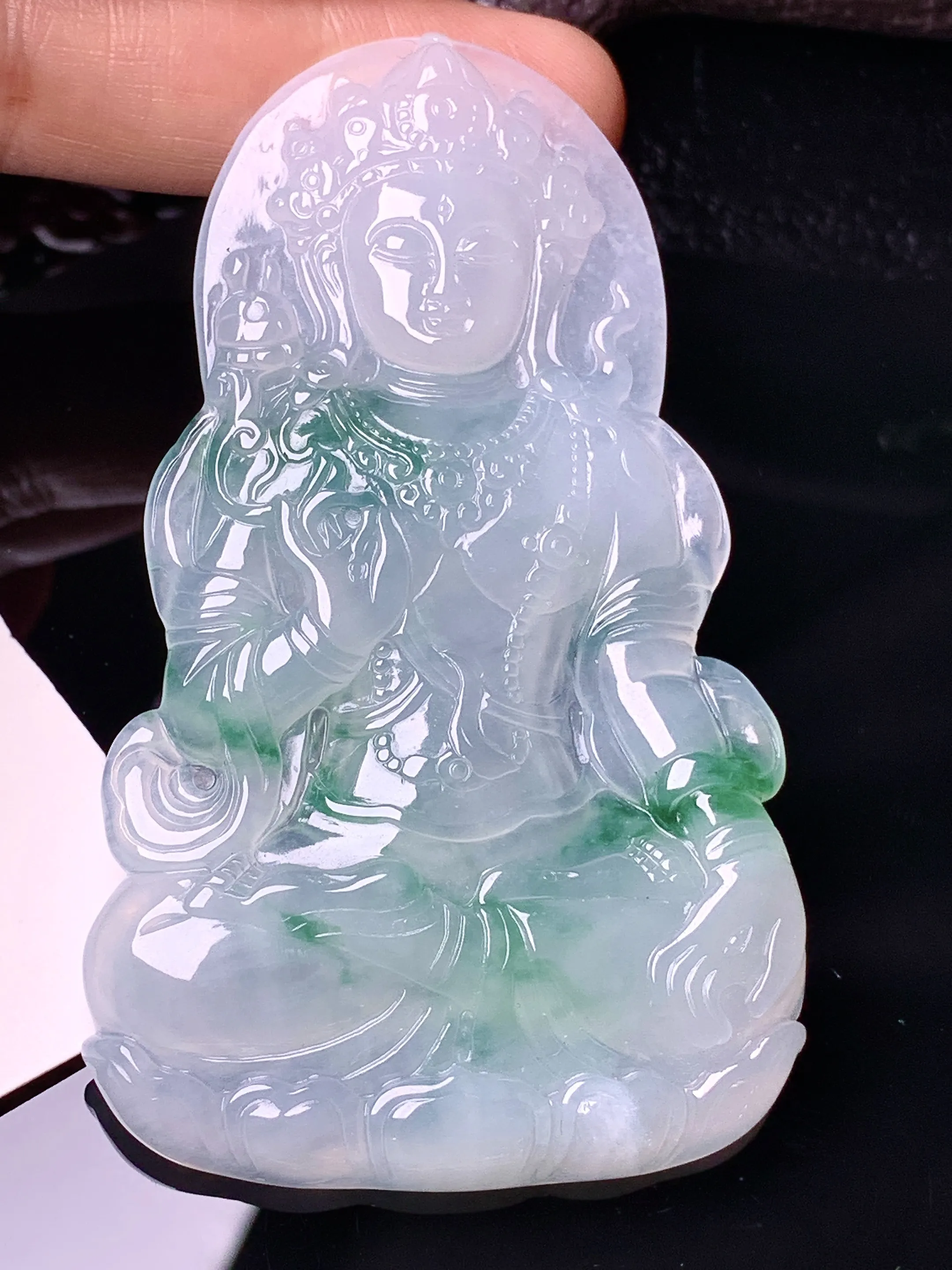 飘绿度母观音菩萨吊坠 玉质细腻 水润亮眼 色泽艳丽 整体尺寸73.3*43.7*5.2