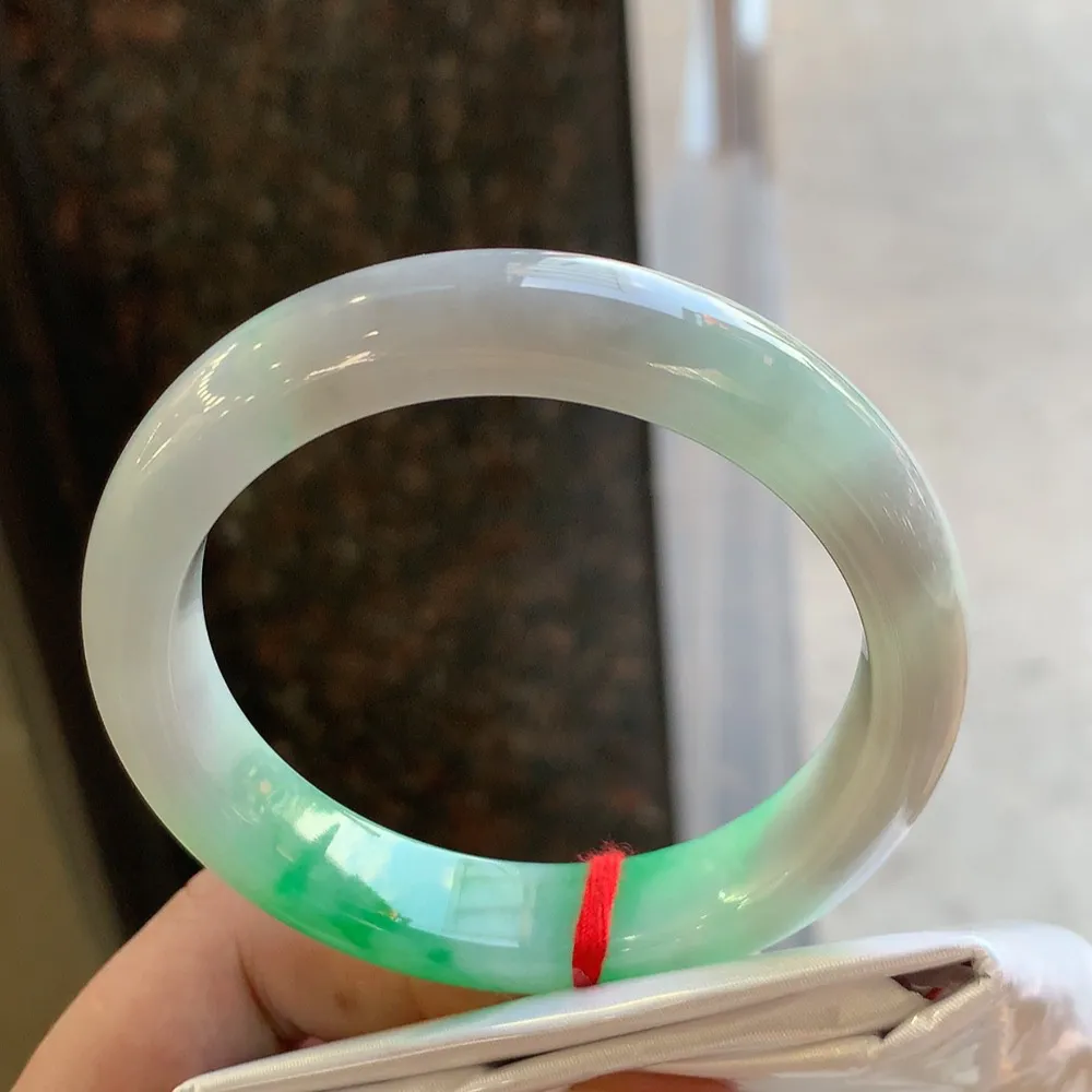 正圈冰糯阳绿 无瑕 尺寸:55.7/12.3/8.4 色好