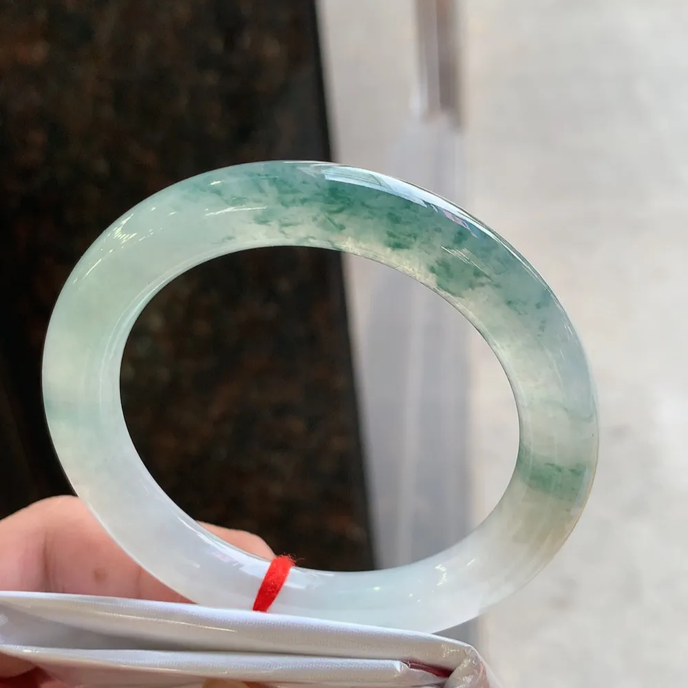 圆条高冰飘花 无瑕 尺寸:55.2/10.1 花美 种水好