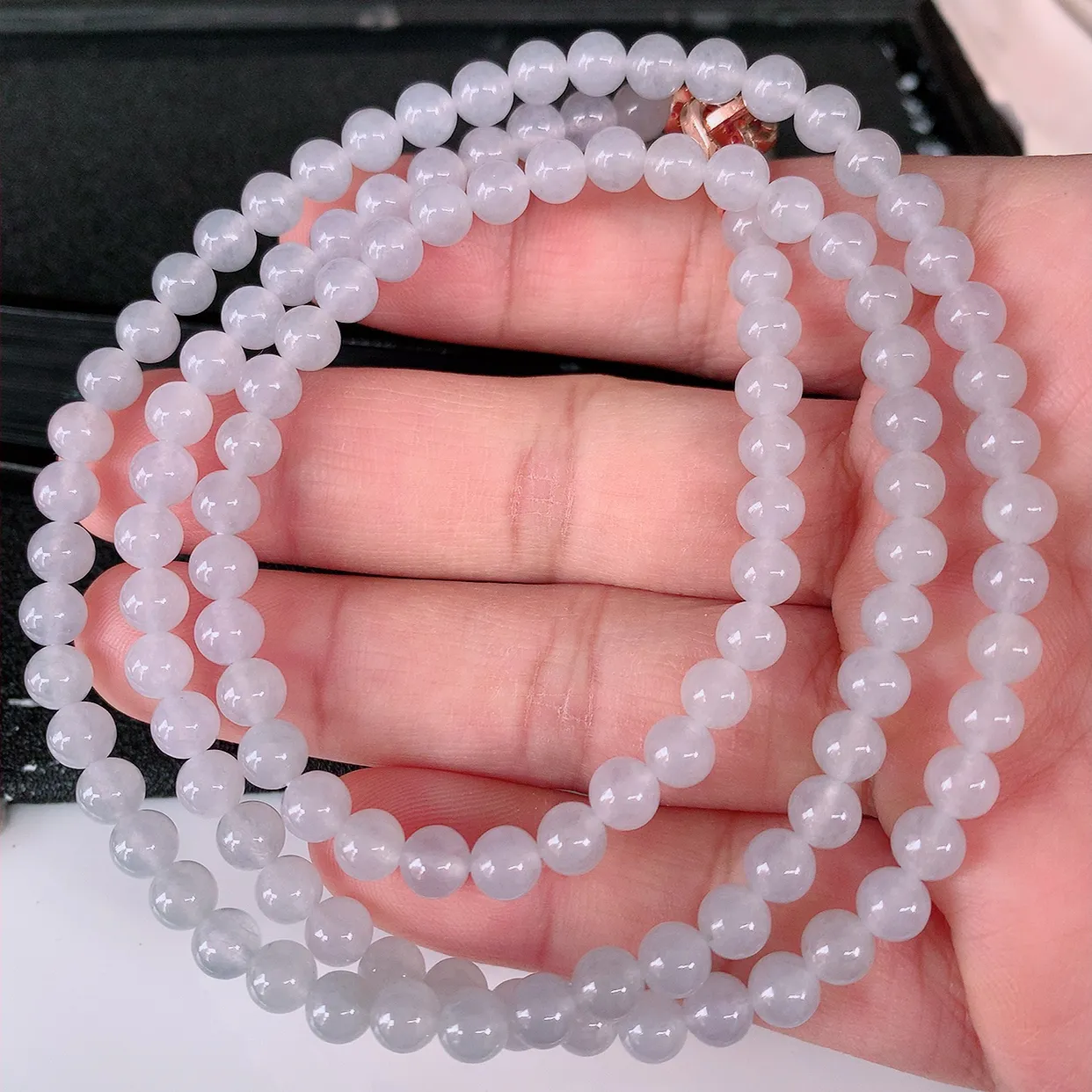 自然光实拍，冰种翡翠圆珠项链  翡翠珠链 （装饰扣）玉质细腻  冰清玉润  颜色漂亮  #003.3