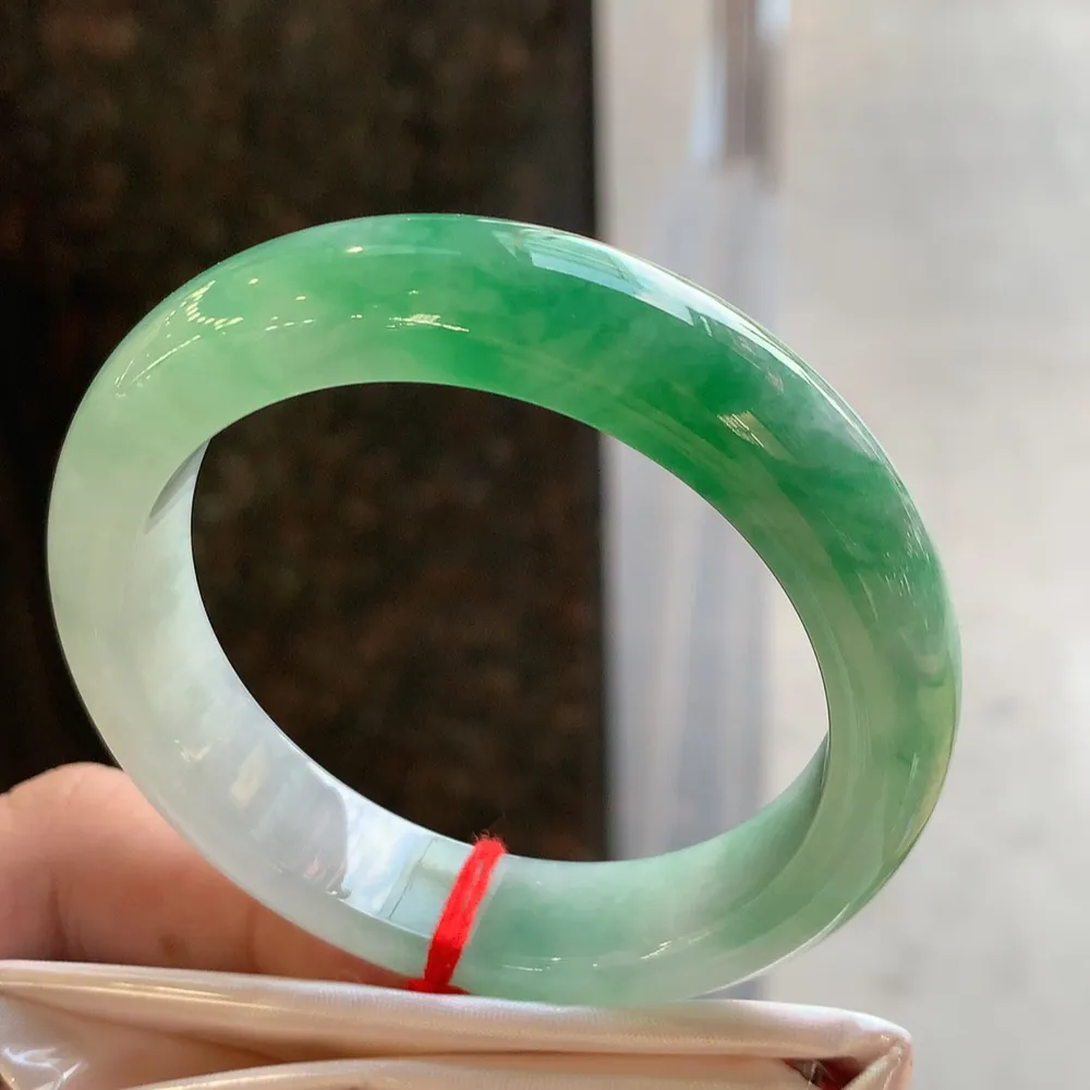 正圈冰阳绿 无瑕 尺寸:50.7/12.3/8.5 种色兼备🥰🥰