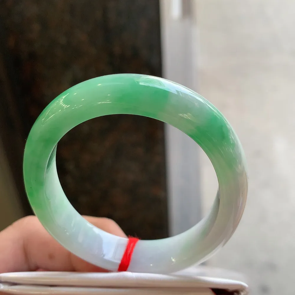 贵妃冰糯翠绿 无瑕 尺寸:56.2/47.9/11.9/7.5色好