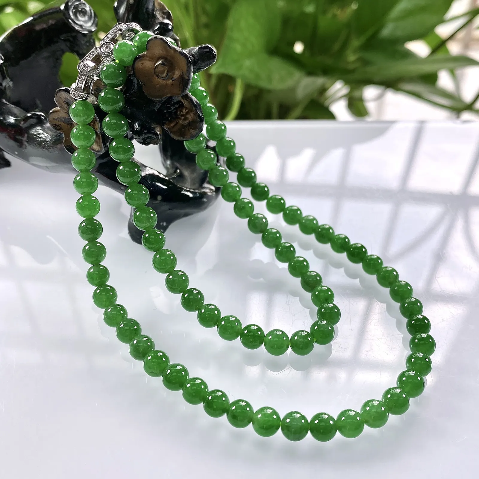 收藏级别，缅甸天然翡翠A货，卡6冰种起胶浓绿圆珠锁骨项链，尺寸：6mm/82颗，长度490mm，重量：29.08g