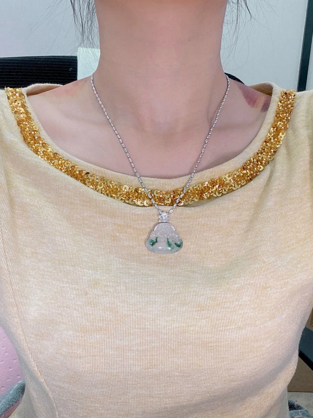 【冰种飘花佛公吊坠】种水上乘，晶莹剔透，纯净通透，莹光感很强，18k金钻镶嵌，裸石尺寸22.4*26*5毫米